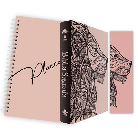 Kit Leão Rosa - Planner Capa Lisa + Bíblia Brochura NTLH + Marca Página - BOOK7 Menor preço em Kit Leão Rosa - Planner Capa Lisa + Bíblia Brochura NTLH + Marca Página - BOOK7
