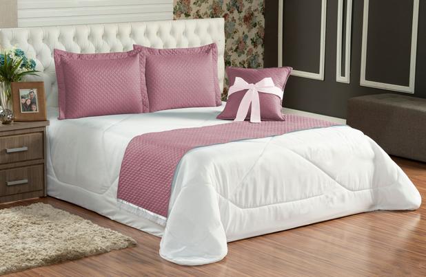 Kit Lily Cobre Leito Casal Queen Dupla Face Com Peseira - Rose - NOSSO LAR ENXOVAIS Menor preço em Kit Lily Cobre Leito Casal Queen Dupla Face Com Peseira - Rose - NOSSO LAR ENXOVAIS