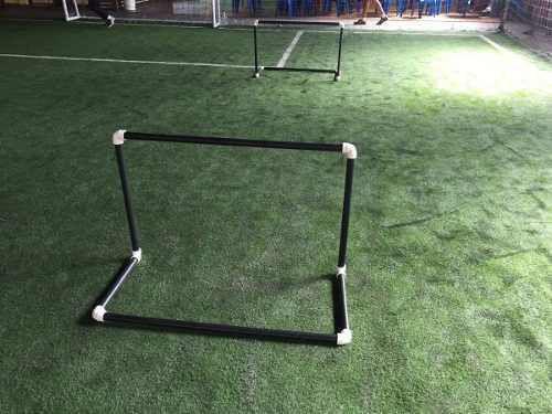 Menor preço em Kit Mini traves para treinamento tamanho profissional em pvc Vitoria Esportes (goleirinhas)