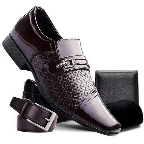 Kit Sapato Social Masculino Bico Fino Carteira Cinto e Meia - Versales Menor preço em Kit Sapato Social Masculino Bico Fino Carteira Cinto e Meia - Versales