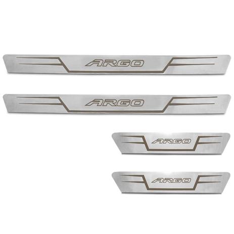 Kit Soleira Aço Inox Reta Fiat Argo 2017 e 2018 Escovado Grafia Marrom 4 Peças Excelente Fixação - Marçon Menor preço em Kit Soleira Aço Inox Reta Fiat Argo 2017 e 2018 Escovado Grafia Marrom 4 Peças Excelente Fixação - Marçon