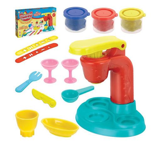 Kit sorveteria divertida - massinha colorida 3 potes e muitos acessórios - Art brink Menor preço em Kit sorveteria divertida - massinha colorida 3 potes e muitos acessórios - Art brink