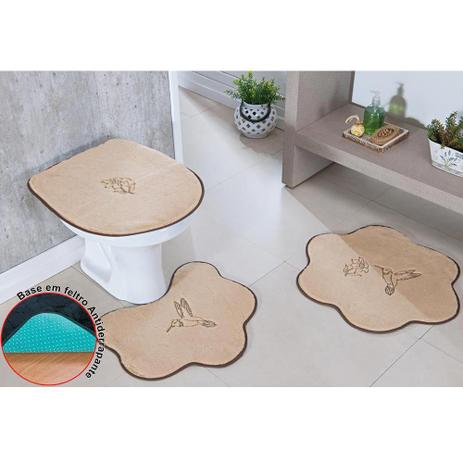 Kit Tapetes Banheiro Bordado Beija Flor Premium Antiderrapante 3 Peças - Bege - Guga tapetes Menor preço em Kit Tapetes Banheiro Bordado Beija Flor Premium Antiderrapante 3 Peças - Bege - Guga tapetes