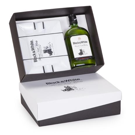 Kit Whisky Black White 375ml + Cinzeiro - Shop quality Menor preço em Kit Whisky Black White 375ml + Cinzeiro - Shop quality