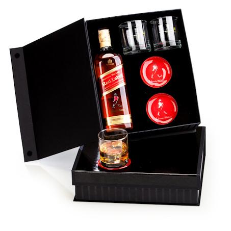 Kit Whisky Johnnie Walker Red Label litro + 2 copos e 2 porta copos - Shop quality Menor preço em Kit Whisky Johnnie Walker Red Label litro + 2 copos e 2 porta copos - Shop quality