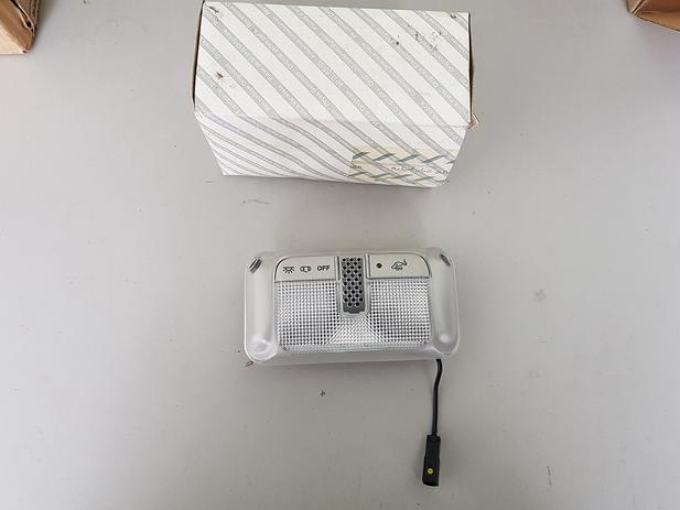 Lanterna luz interna teto fiat uno 2015-2018 original Menor preço em Lanterna luz interna teto fiat uno 2015-2018 original