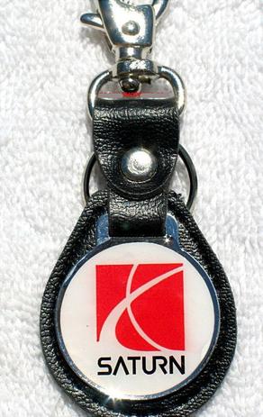 Lindo Chaveiro Couro Saturn GM Novo - Chavemax Menor preço em Lindo Chaveiro Couro Saturn GM Novo - Chavemax
