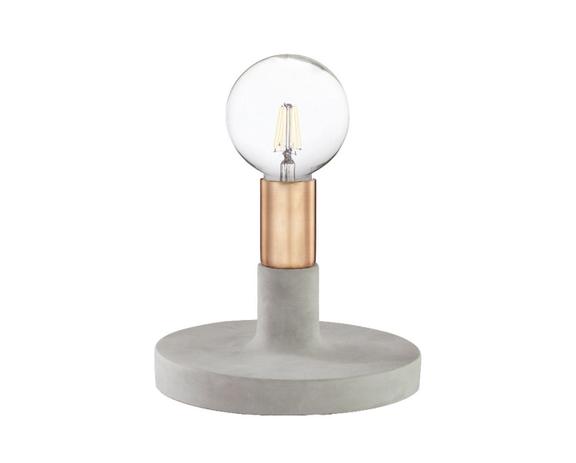 Luminaria de mesa com base em cimento e metal cobre - Mart Menor preço em Luminaria de mesa com base em cimento e metal cobre - Mart