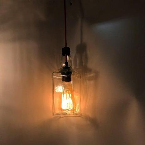LUMINÁRIA PENDENTE 1 GARRAFA Whiskey com lampadas de filamento - Mais az design Menor preço em LUMINÁRIA PENDENTE 1 GARRAFA Whiskey com lampadas de filamento - Mais az design