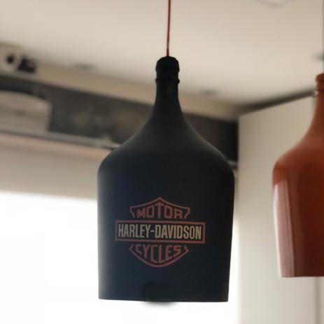 Luminaria Pendente De Teto Alumi. Garrafao Vinho Preto Fosco - Maisaz Menor preço em Luminaria Pendente De Teto Alumi. Garrafao Vinho Preto Fosco - Maisaz