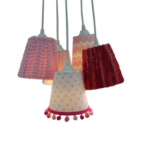 Lustre Pendente Cacho Pompom e Crochê Crie Casa Rosa Menor preço em Lustre Pendente Cacho Pompom e Crochê Crie Casa Rosa