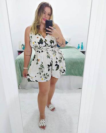 macaquinho floral plus size