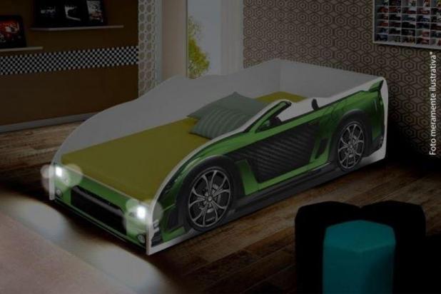 Mini Cama Carro Sport com LED - Verde - Divaloto Menor preço em Mini Cama Carro Sport com LED - Verde - Divaloto