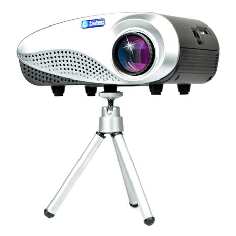 Mini Projetor Led Portátil Betec - 200 Lumens - 100 Pol. - Tripé - Entr. HDMI, VGA, AV-RCA, SD e USB - Betec Brasil Menor preço em Mini Projetor Led Portátil Betec - 200 Lumens - 100 Pol. - Tripé - Entr. HDMI, VGA, AV-RCA, SD e USB - Betec Brasil