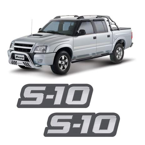 Par de Adesivos S10 2009/2011 Emblema Lateral Caçamba - Sportinox Menor preço em Par de Adesivos S10 2009/2011 Emblema Lateral Caçamba - Sportinox