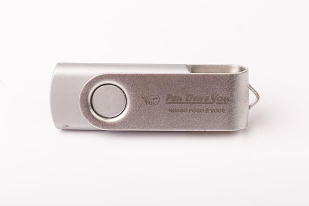 Pen Drive 4GB Giratório Metal Color Prata - Pen drive you é boa?