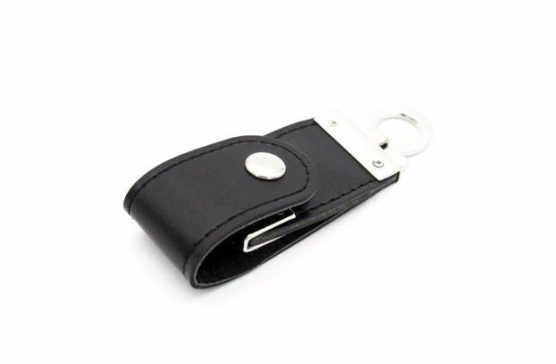 Pen Drive 8GB Couro Argola Chaveiro Preto Personalizado - Pen drive you Menor preço em Pen Drive 8GB Couro Argola Chaveiro Preto Personalizado - Pen drive you