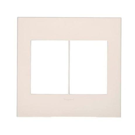 Placa 4X4 6 Postos Arteor Quadrado Pearl Alu Legrand Menor preço em Placa 4X4 6 Postos Arteor Quadrado Pearl Alu Legrand
