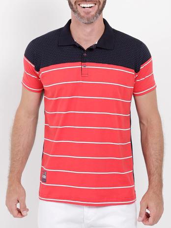 camisa polo azul marinho com vermelho