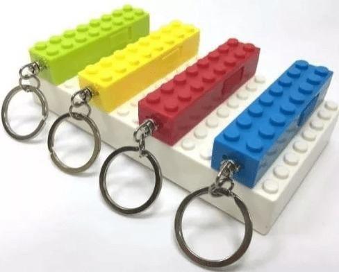 Porta Chaves Bloco Lego Com Lanterna De Led - L l é ruim? Porta Chaves Bloco Lego Com Lanterna De Led - L l é boa?