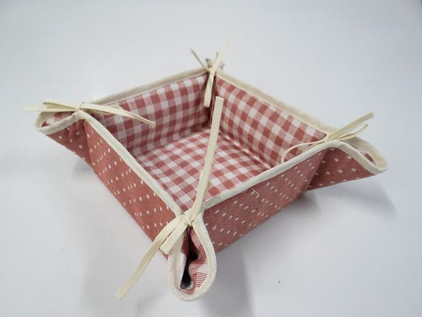 Porta Pão Tecido Xadrez e Poá Mameg é ruim? Porta Pão Tecido Xadrez e Poá Mameg é boa?