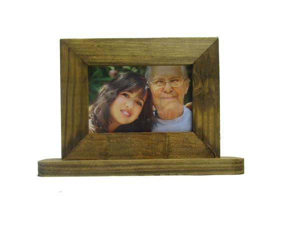 Porta Retrato Rústico Horizontal com Base 10x15 Cor:Mel - Decora util Menor preço em Porta Retrato Rústico Horizontal com Base 10x15 Cor:Mel - Decora util