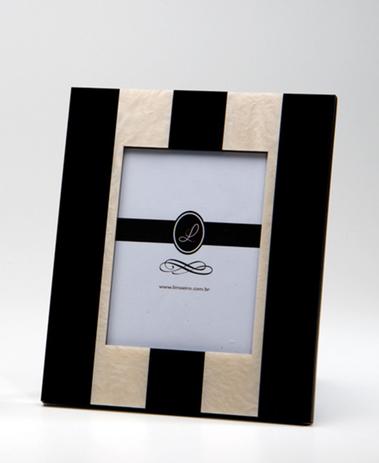 Porta retrato Stripes Preto 10x15 - Limoeiro Menor preço em Porta retrato Stripes Preto 10x15 - Limoeiro