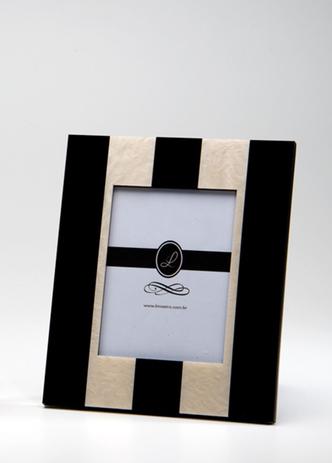 Porta retrato Stripes Preto 13x18 - Limoeiro Menor preço em Porta retrato Stripes Preto 13x18 - Limoeiro
