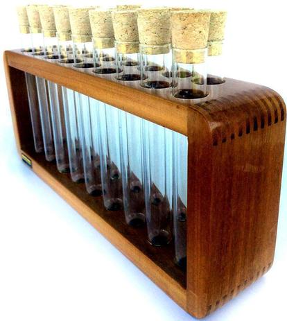 Porta temperos e condimentos de madeira maciça e com 18 tubos de vidro - Container Decoração Menor preço em Porta temperos e condimentos de madeira maciça e com 18 tubos de vidro - Container Decoração