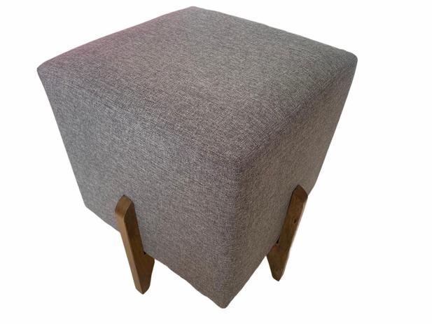 Puff quadrado luxo pés madeira maciça linho 40x40 cinza - DODE ESTOFADOS Menor preço em Puff quadrado luxo pés madeira maciça linho 40x40 cinza - DODE ESTOFADOS