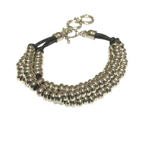 Pulseira Masculina em Couro Preto com Esferas na Cor Prata - Skuldman Menor preço em Pulseira Masculina em Couro Preto com Esferas na Cor Prata - Skuldman