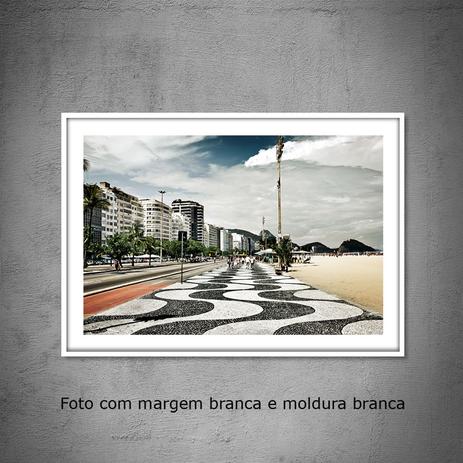 Quadro decorativo com fotografia tamanho 40 x 60 cm Calçadão em Copacabana no RJ - Colours creative photo decor é ruim? Quadro decorativo com fotografia tamanho 40 x 60 cm Calçadão em Copacabana no RJ - Colours creative photo decor é boa?