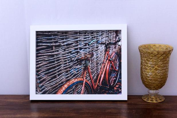 Quadro Decorativo com Moldura Branca Bicicleta Velha 40x30cm - Decore pronto Menor preço em Quadro Decorativo com Moldura Branca Bicicleta Velha 40x30cm - Decore pronto