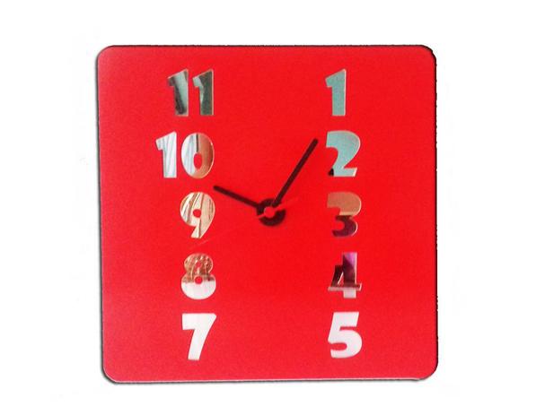 Relógio de Parede em Madeira Mdf Laminado Vermelho com Números Espelhados - Decoramix é boa?