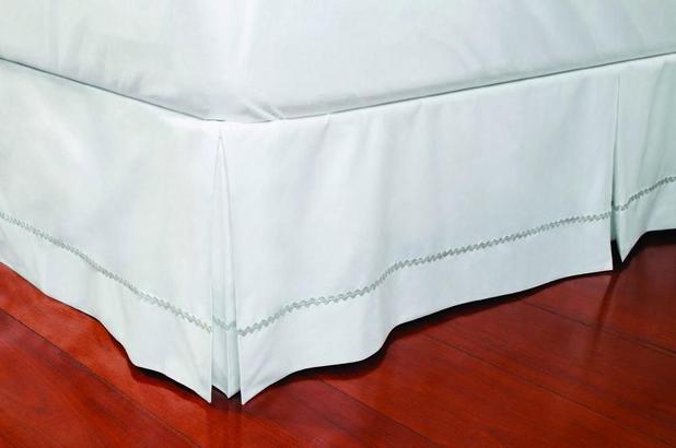 Saia para Box King Branco e Prata - Plumasul Menor preço em Saia para Box King Branco e Prata - Plumasul