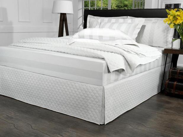 Saia para cama Box King Matelassada 1,93m x 2,03m x 35cm Hedrons branco Menor preço em Saia para cama Box King Matelassada 1,93m x 2,03m x 35cm Hedrons branco