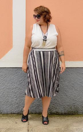 saia plissada preta plus size