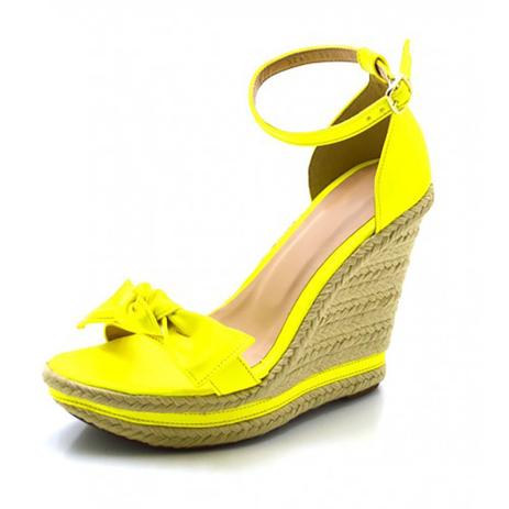 salto alto com laço