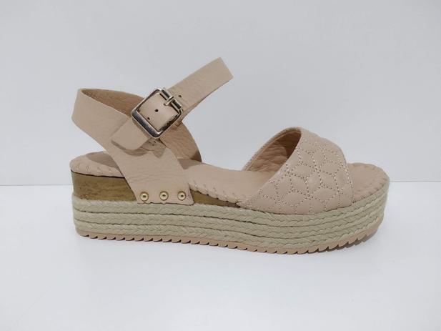 Sandália anabela colorida verão 2022 - R$ 219.00, cor Multicolor (de couro,  confortável) #140338, compre agora | Shafa