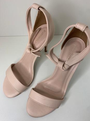 Compre Sandália Raphaella Booz Metalizada Plataforma Dourada Rapha Online