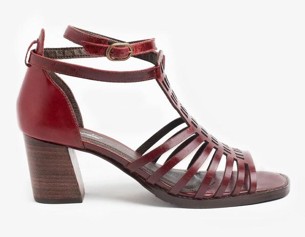 Sandália Couro Vermelha Salto Grosso Medio Tam 35 - Lucamargo - Outros Moda  e Acessórios - Magazine Luiza