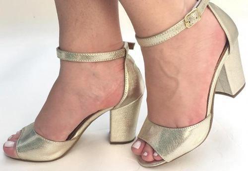 sandalia dourada