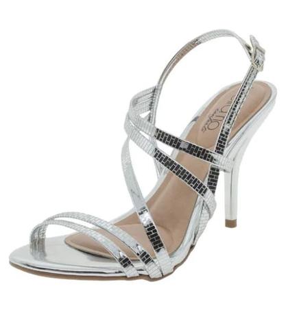 sandalia dourada beira rio