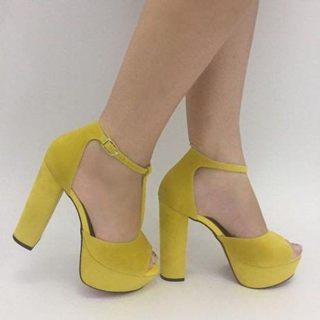 sandalia meia pata amarela