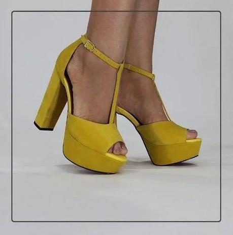 sandalia meia pata amarela