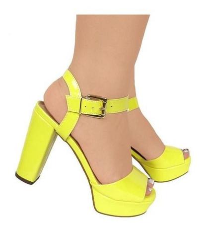 sandalia meia pata amarela