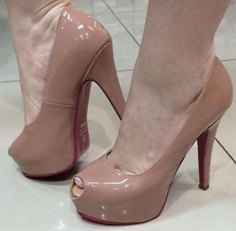 sandalia meia pata salto fino nude