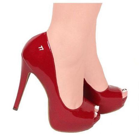 sandália de salto alto vermelha