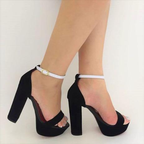 sandalia preta e branca salto grosso