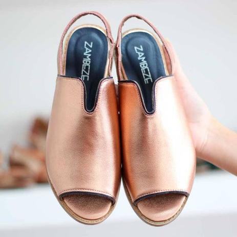 Sandália rasteirinha de couro super confortável antiderrapante folhas - R$  119.90, cor Marrom #41912, compre agora | Shafa